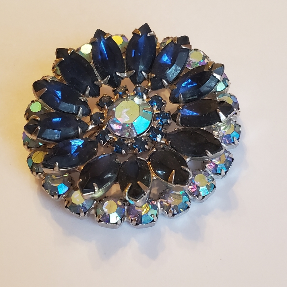 Garne Crystal Rhinestone Starburst Brooch - Picture 3 of 17